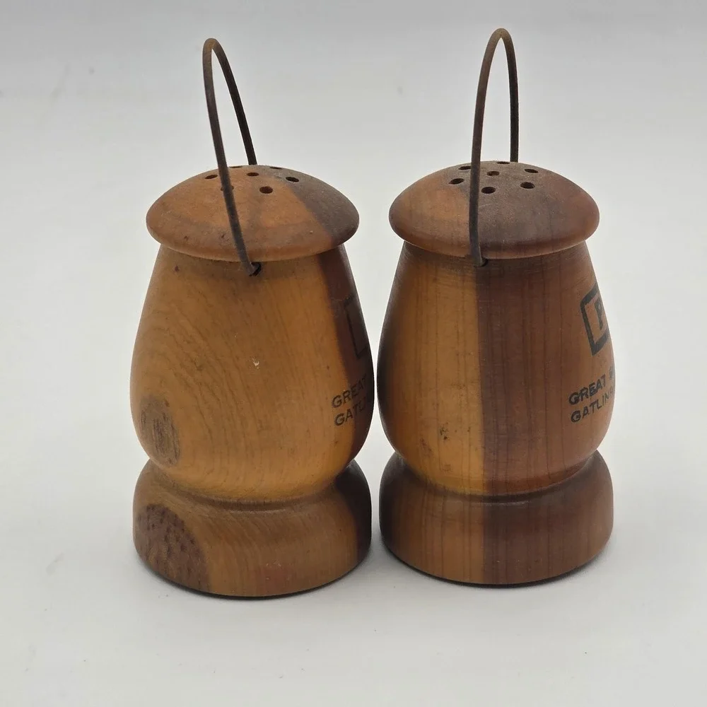 Great Smoky‎ Mountains Gatlinburg Tenn Wooden Salt Pepper Shakers Pair Souvenir